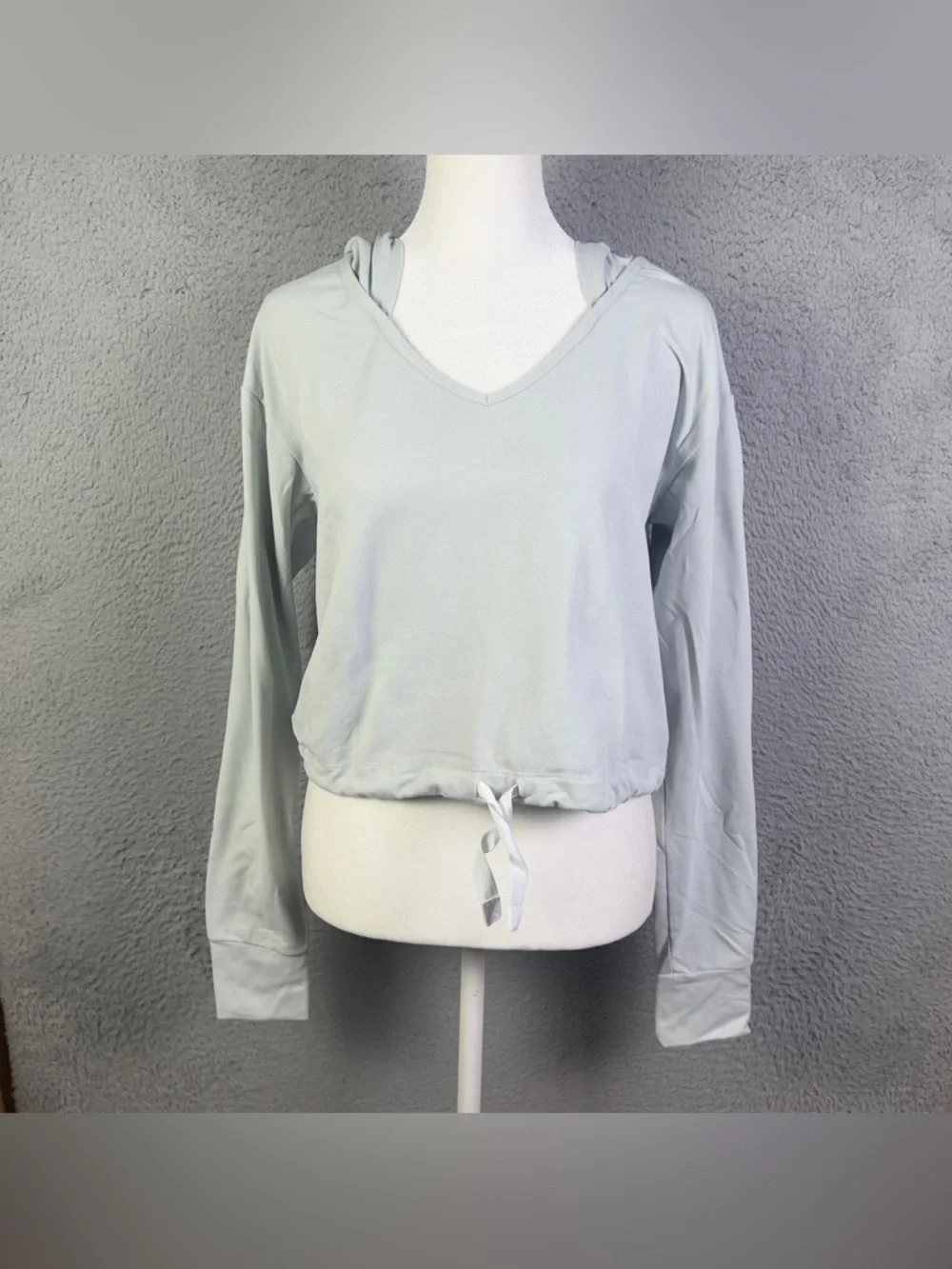 Gymshark Hoodie Womens Medium Light Green Cropped Long Sleeve Athletic Preppy - Picture 1 of 7